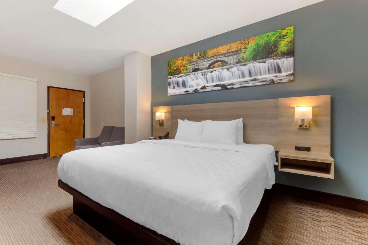 Hotel Clarion Pointe Tomah Exterior foto