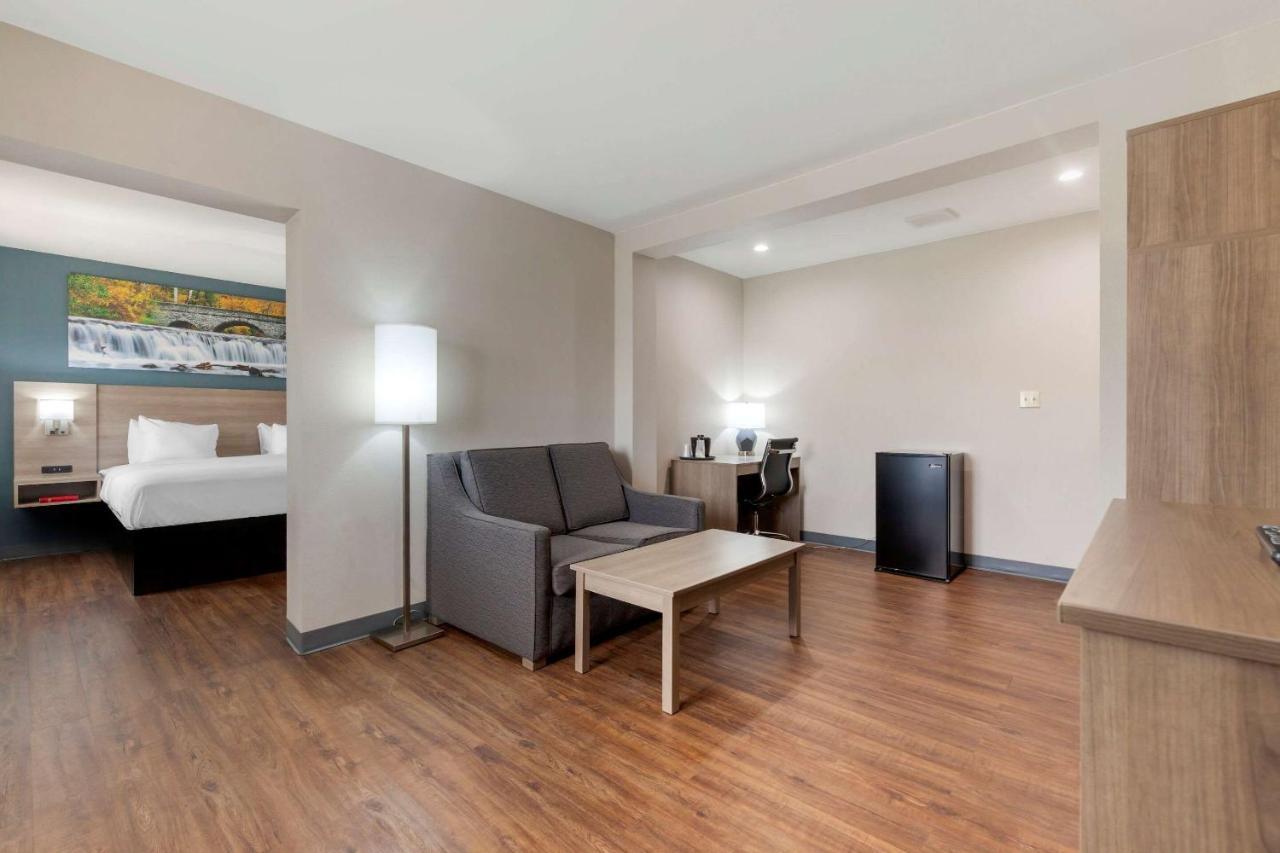 Hotel Clarion Pointe Tomah Exterior foto