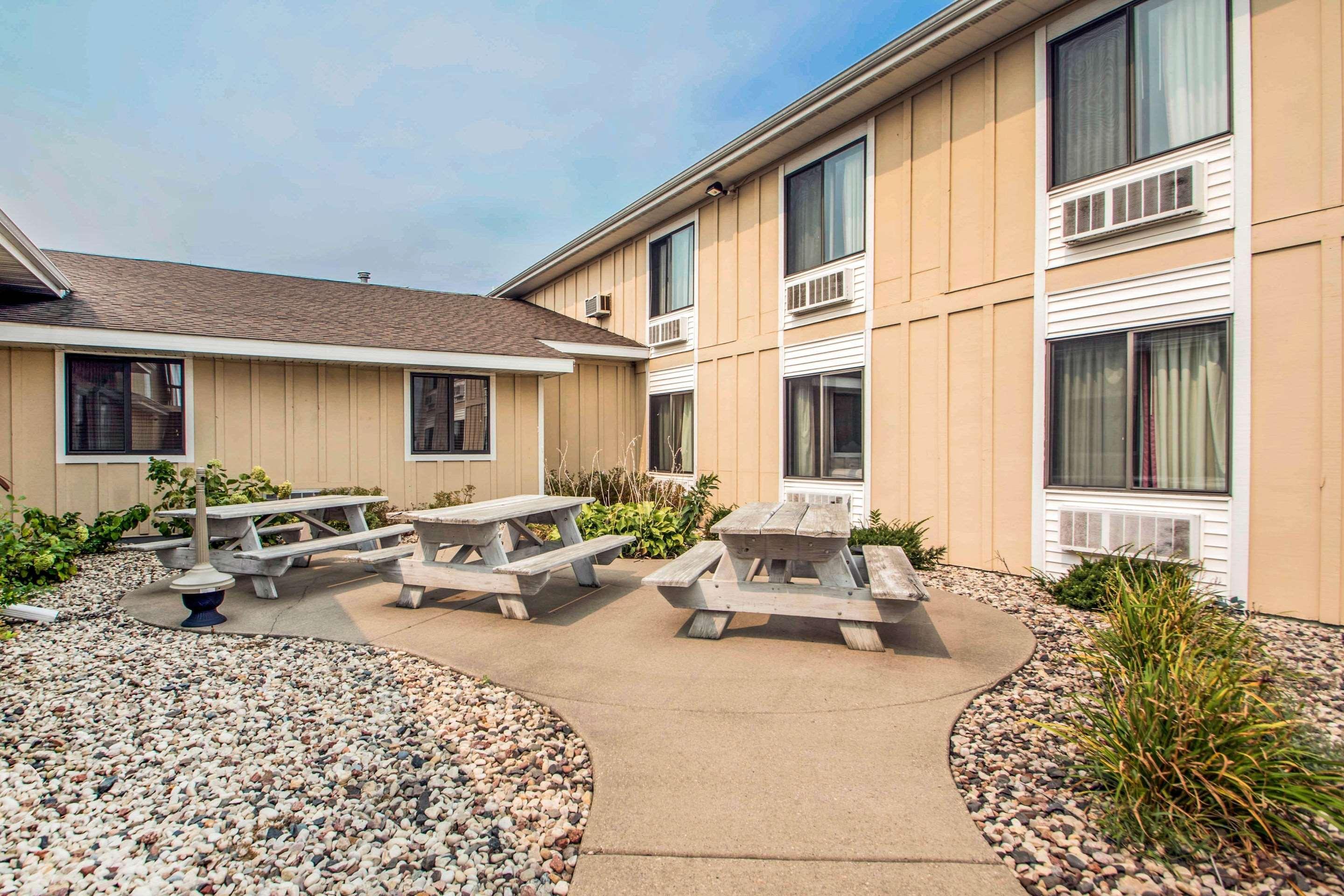 Hotel Clarion Pointe Tomah Exterior foto