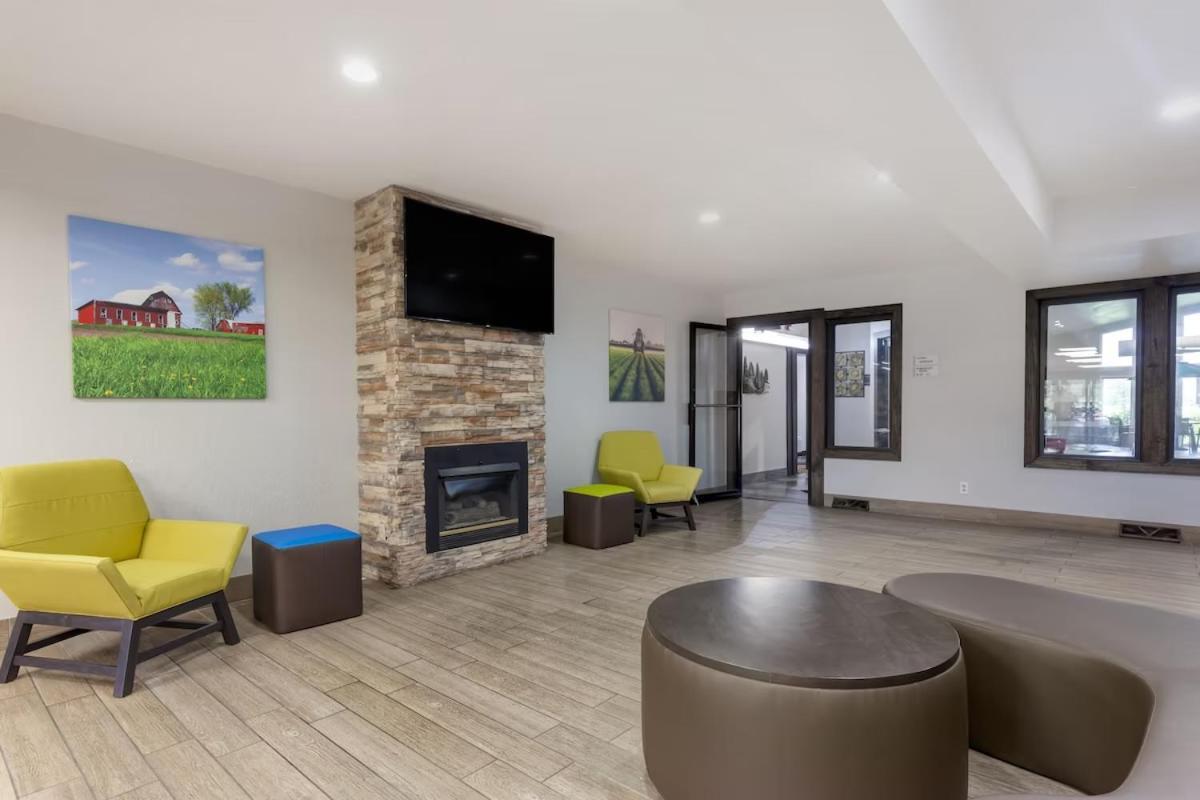 Hotel Clarion Pointe Tomah Exterior foto